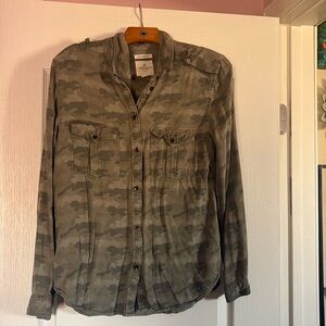 American Eagle button up shirt